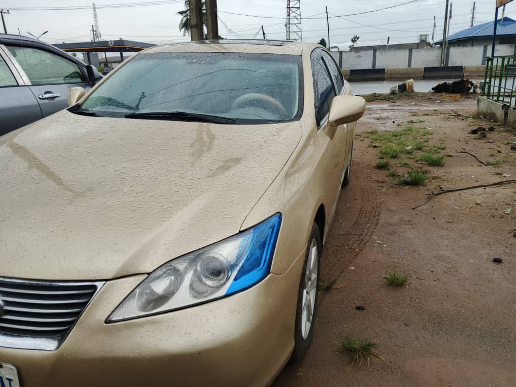 A picture of LEXUS ES 350 08