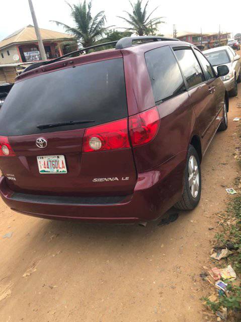 A picture of  Foreign use direct tokunbo Brand Toyota Model Sienna Year