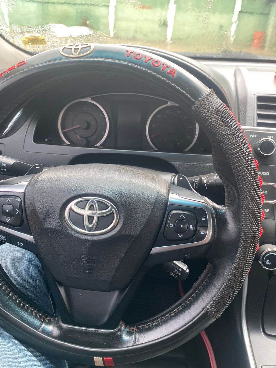 A picture of toyota camry sport se 2015