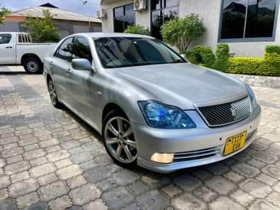 A picture of  TOYOTA_CROWN_0620356906