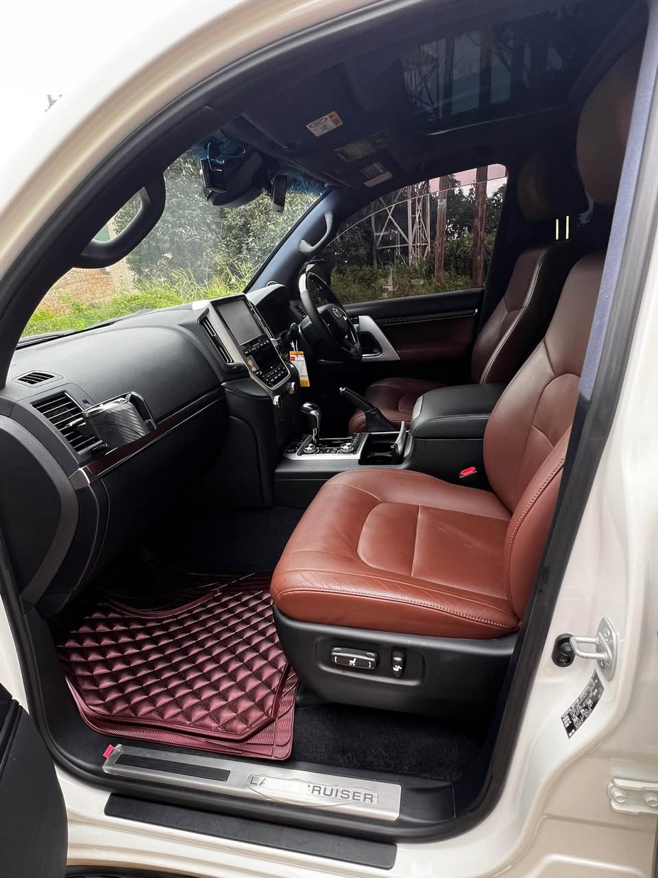 A picture of V8 landcruiser 200m