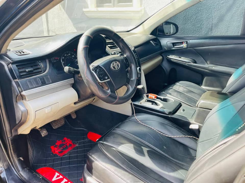 A picture of Toyota Camry 2013 but and drive clean 08137623854