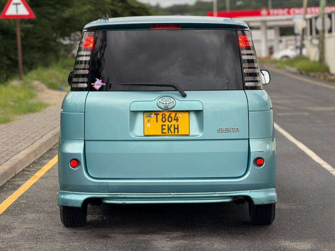 A picture of Toyota sienta