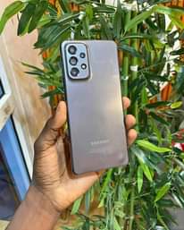 A picture of Samsung galaxy A73 5G
