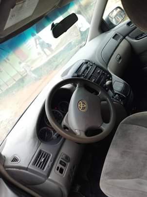 A picture of Toyota sienna 2005 Reg