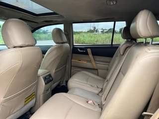 A picture of Sharp 2008 Toyota Highlander XLE upgraded to 2013