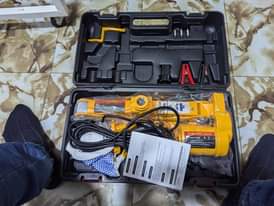 A picture of Electric car jack