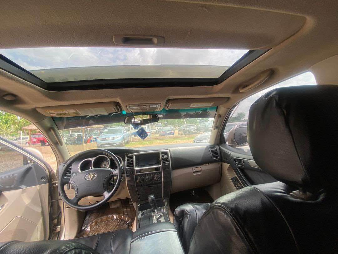 A picture of 2005 Toyota 4runner