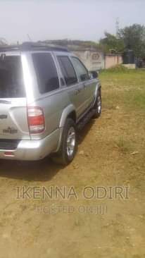 A picture of Nissan pathfinder 2005