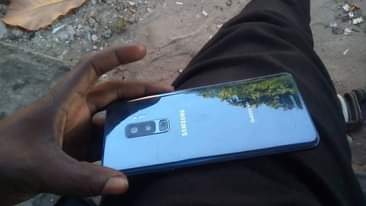 A picture of Samsung s9 