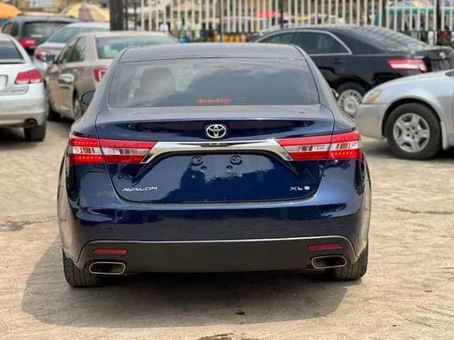 A picture of Toyota Avalon 2018 09061825415