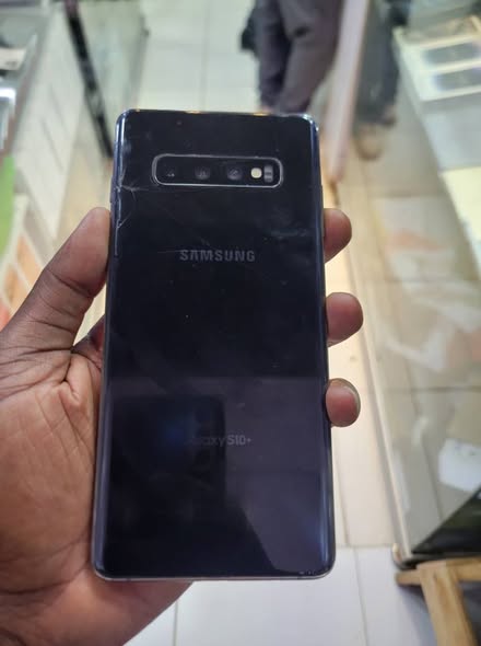 A picture of Samsung galaxy s10 plus 128gb