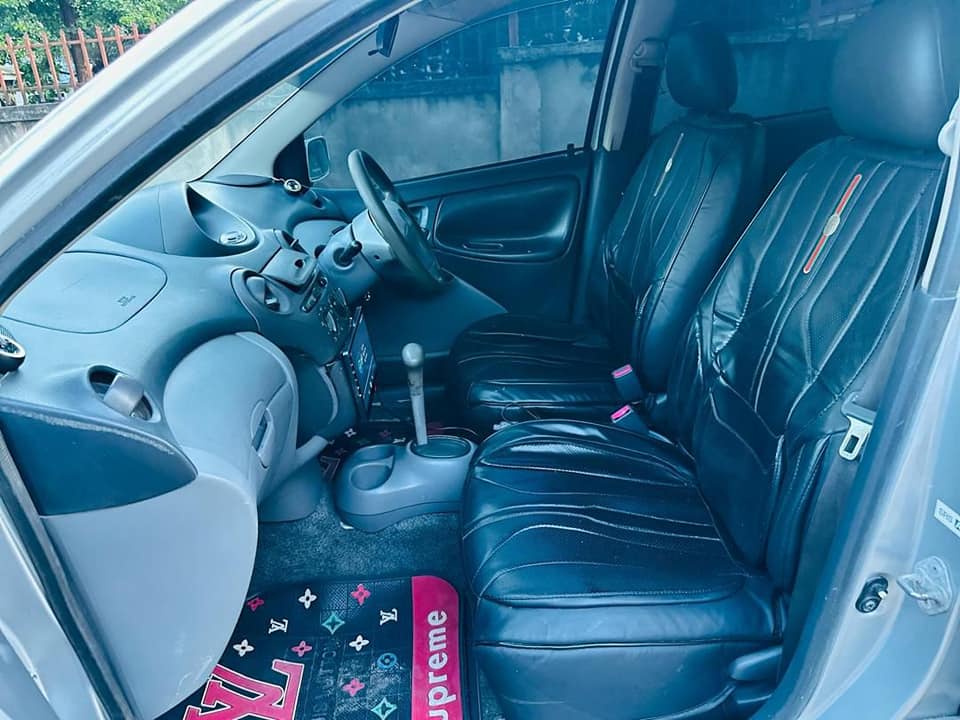 A picture of Toyota vitz old