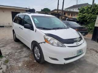 A picture of Nigerian used Toyota Sienna 2007 model