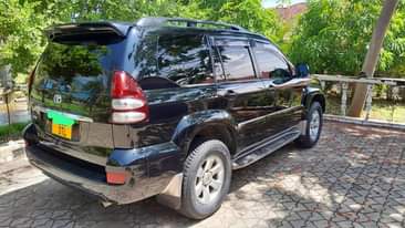A picture of Toyota prado 120