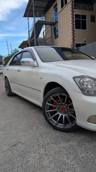 A picture of Toyota Crown Athlete DV 0789212701