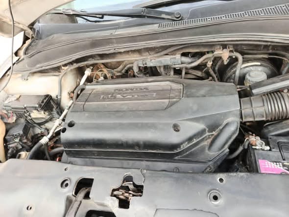 A picture of Honda pilot 2005 model first body