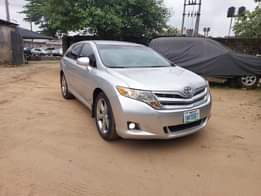 A picture of BELGIUM GRADE 2009 MODEL TOYOTA VENZA FRONT WHEEL DRIVE very