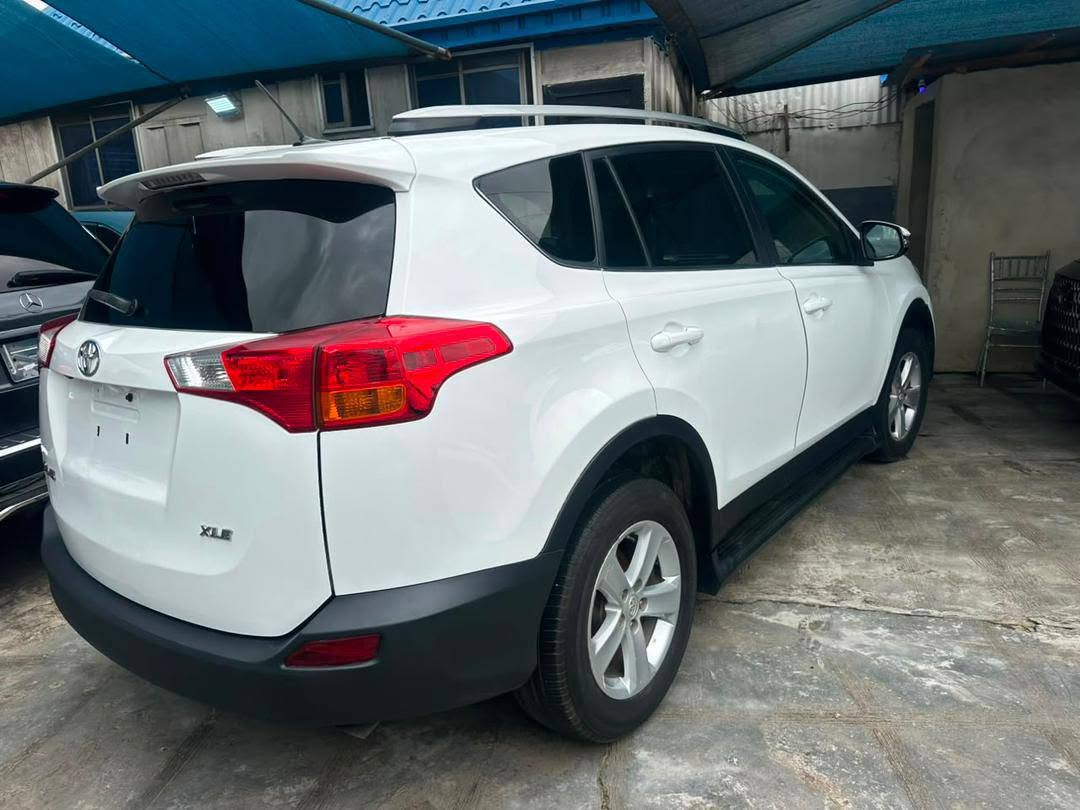 A picture of Toyota RAV4 XLE 2014