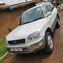 A picture of RAV4 2000 16M
