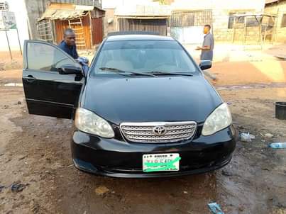 A picture of 2005 Toyota Corolla LE