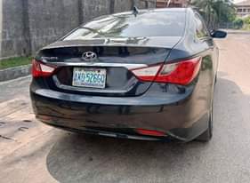 A picture of 2012 HYUNDAI SONATA Features V4 engine Neat Leather seats First