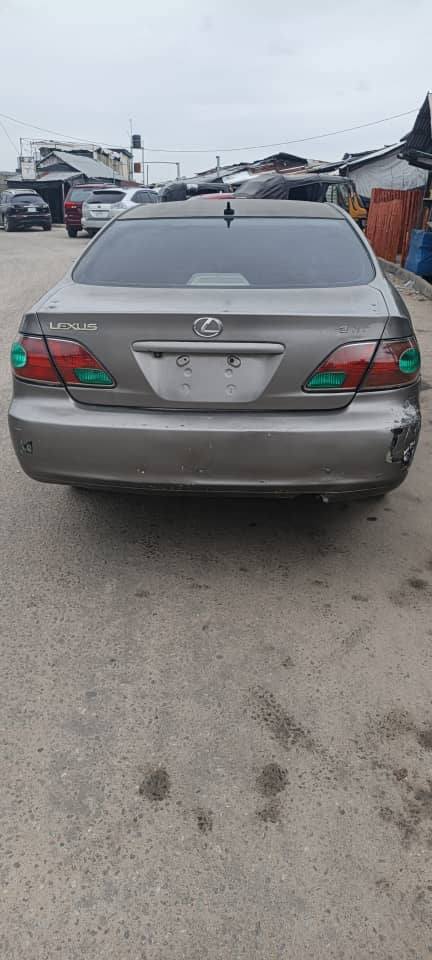 A picture of Lexus ES300 2004