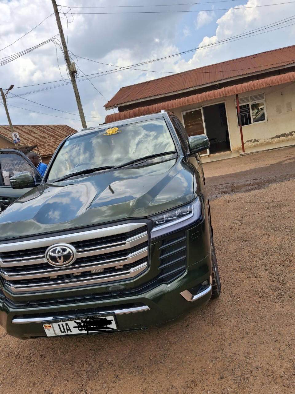 A picture of LAND CRUISER V8 diesel engine 2021 180m 0759317866