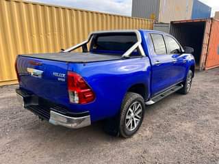 A picture of Toyota Hilux SR5 2016