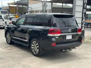 A picture of Toyota Land Cruiser ZX