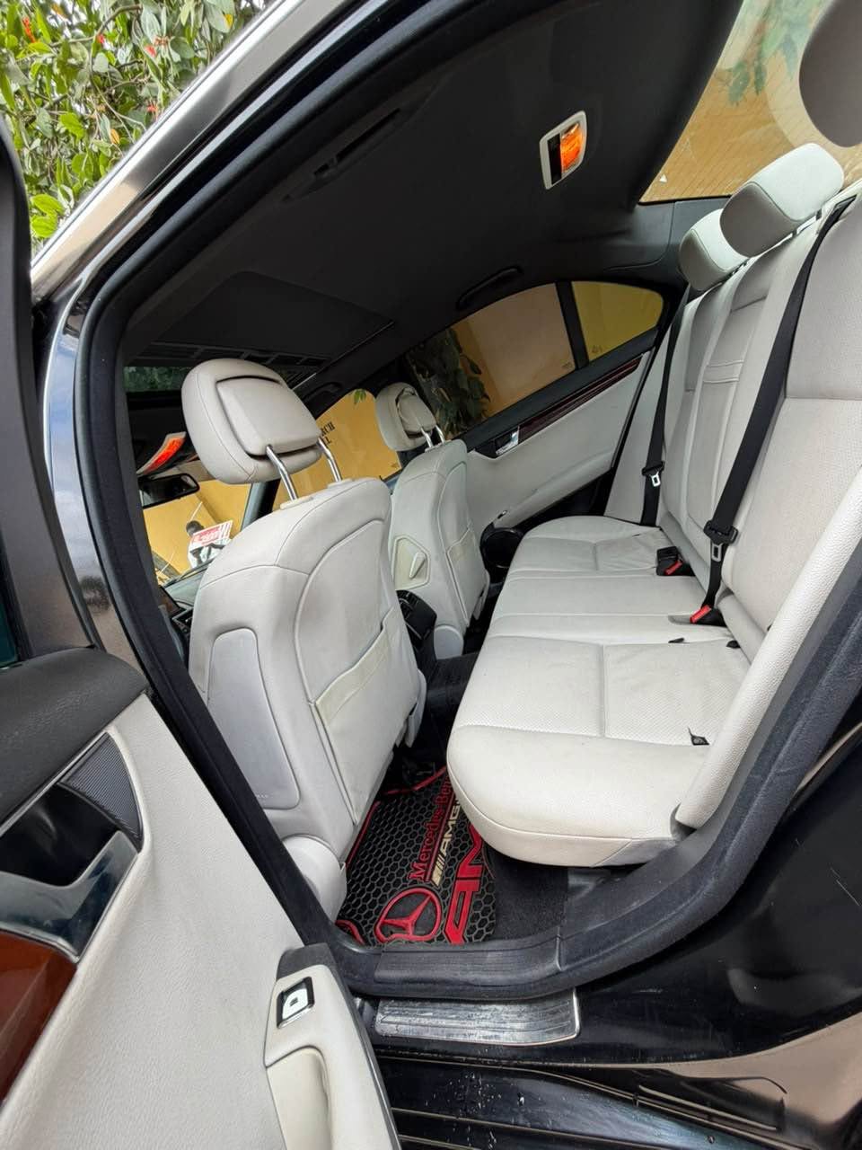 A picture of Mercedes Benz C300 2010