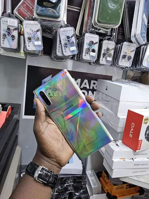 A picture of Note 10 plus