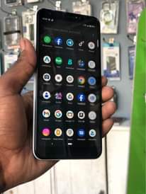 A picture of Google pixcel 3axl Gb 64 nipe 180k tu kamera kinanda
