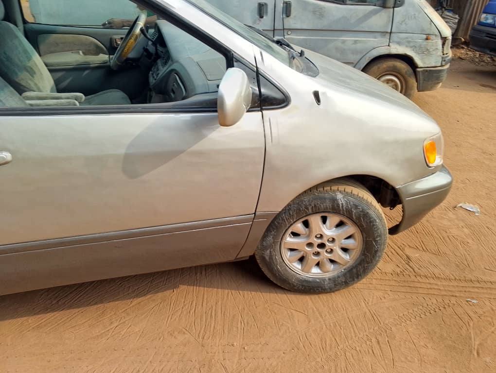 A picture of Super clean toyota sienna