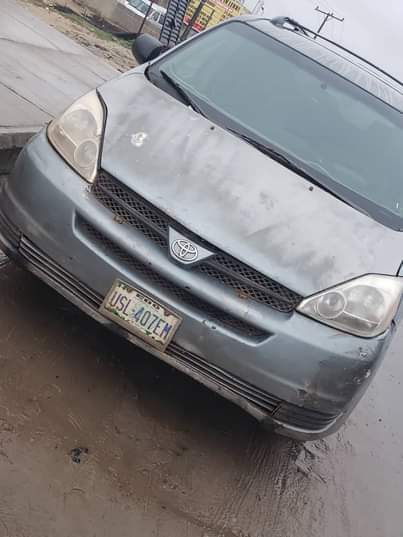 A picture of Toyota sienna