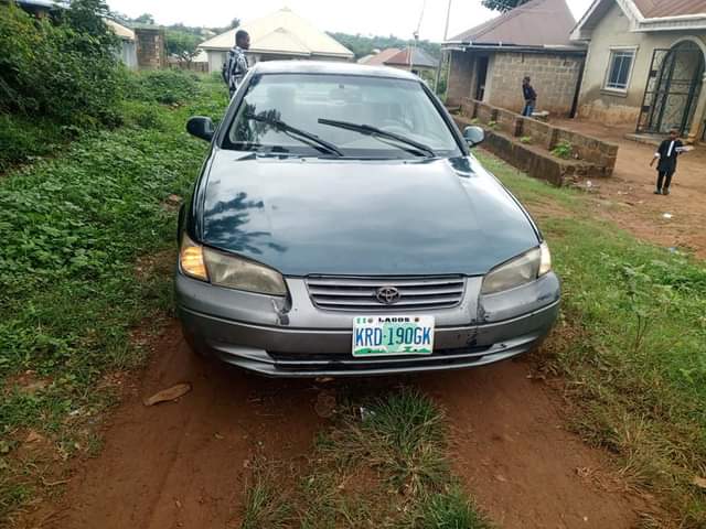 A picture of Toyota Camry pencil 2002 model