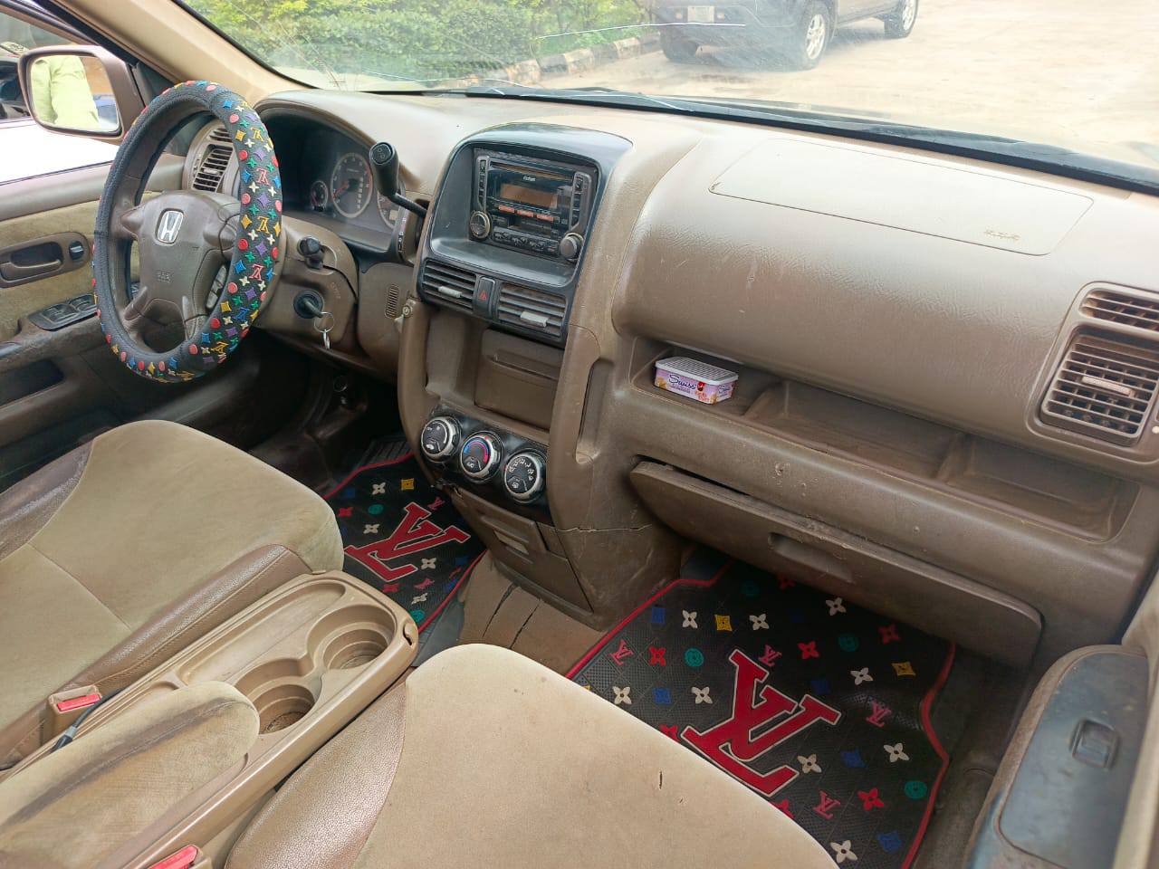 A picture of Clean and Sound Honda CR V Comfortable Runabout Vehicle 2004