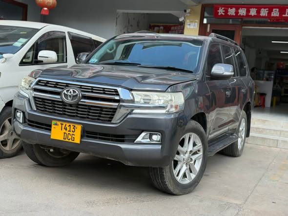 A picture of Landcruiser 200 Model V8 Year 2008 Engine 1vd Cc 4461