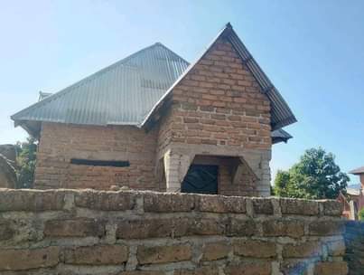 A picture of Ipo uyole njiapanda maeneo ya kwa mchina mbeya jiji si
