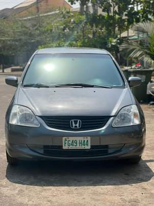 A picture of Distress Honda With nothing to fix Car is with my