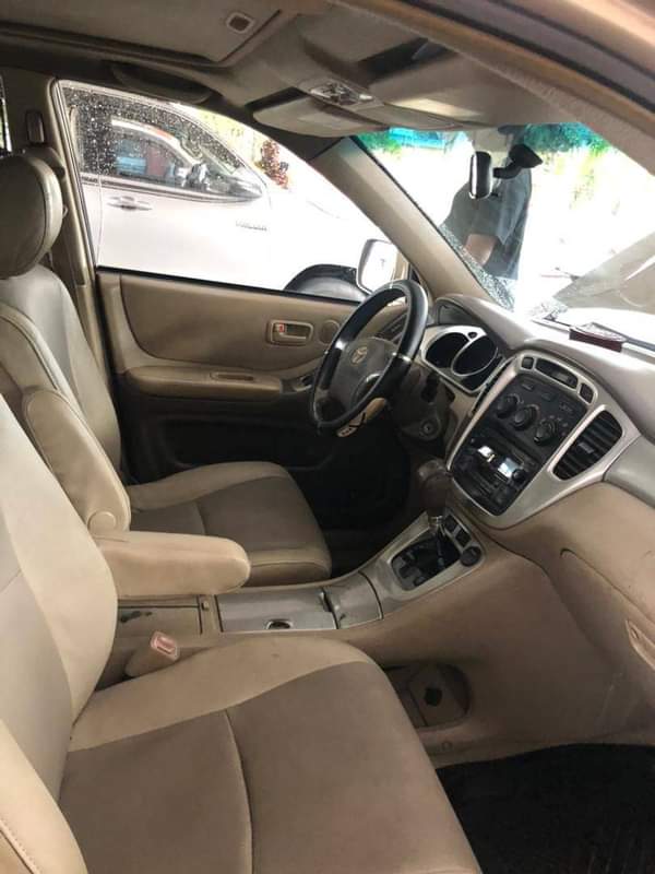 A picture of Toyota Highlander first body 2005 model Work only legs V6
