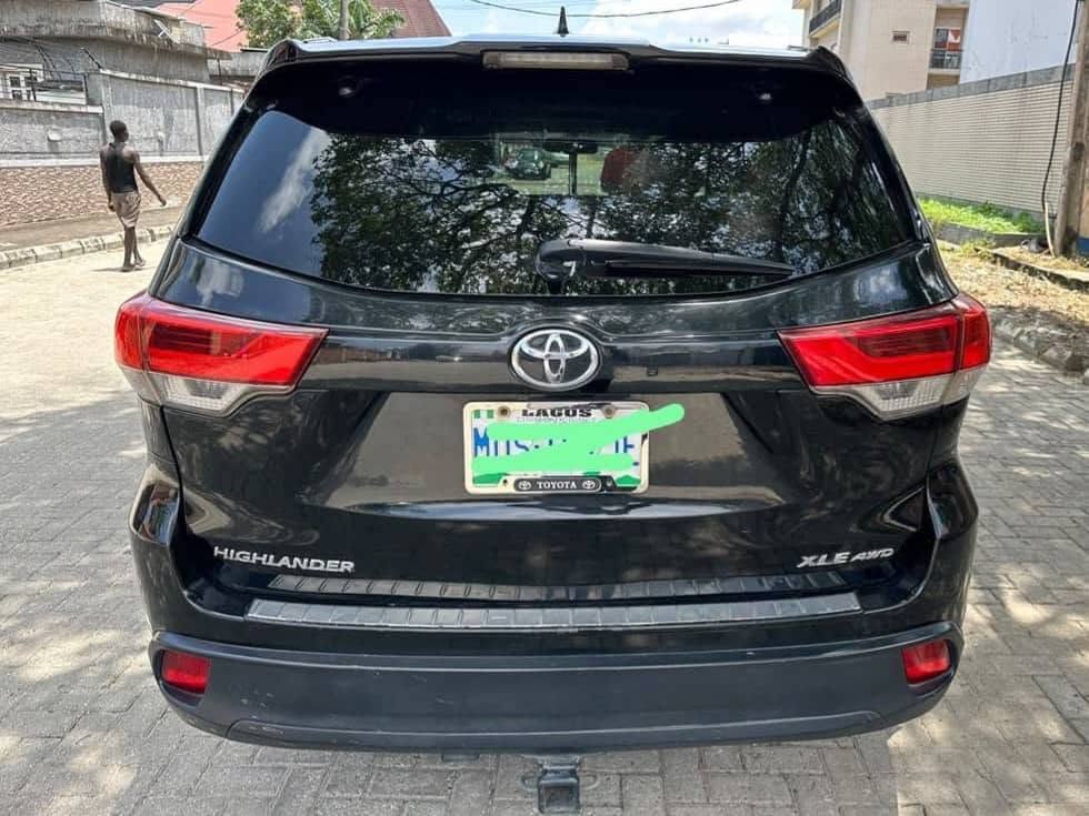 A picture of Toyota Highlander 2016 Black