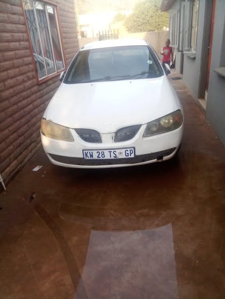 nissan almera