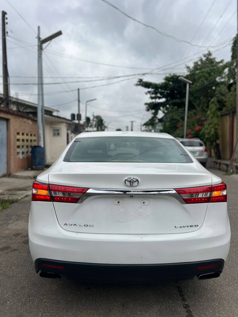 A picture of Toyota Avalon limited edition
