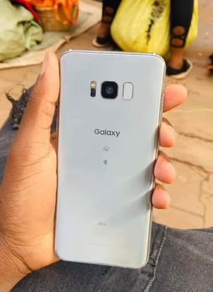 A picture of SAMSUNG S8 AT 270000