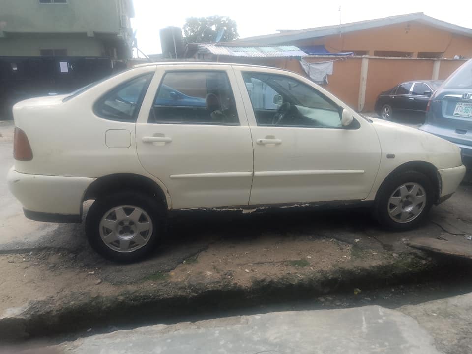 A picture of Volkswagen Polo 100 first body and 100 engine and manual