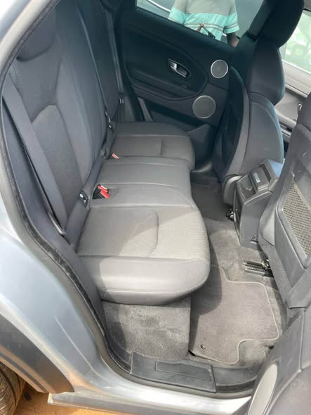 A picture of Range Rover Evoque0709446672 0765424123