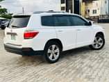 A picture of Clean Few Months Used Toyota Highlander 2010 White snow upgraded