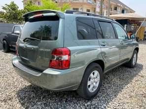 A picture of Very Neat 2005 Toyota Highlander Belgium Grade 3 Seaters Everything