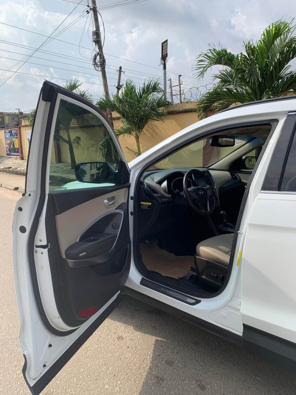 A picture of FOREIGN USED 2017 Hyundai Santa Fe Premium Edition Fullest option